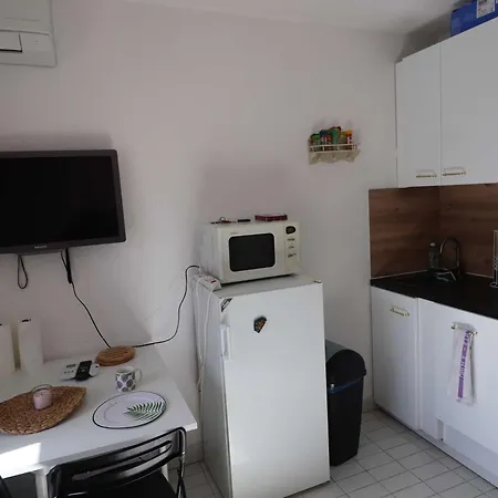Studio Cabine Climatise Proche Mer Et Commerces, Ideal Pour 4 Personnes - Fr-1-307-269 *