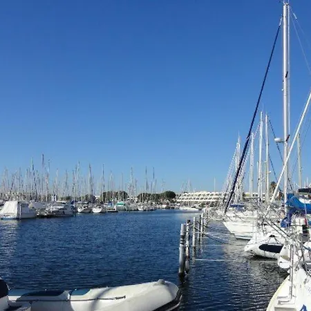 Studio Cabine Climatise Proche Mer Et Commerces, Ideal Pour 4 Personnes - Fr-1-307-269 *